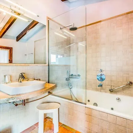 Sleeps 10 Pool Air Con Wifi